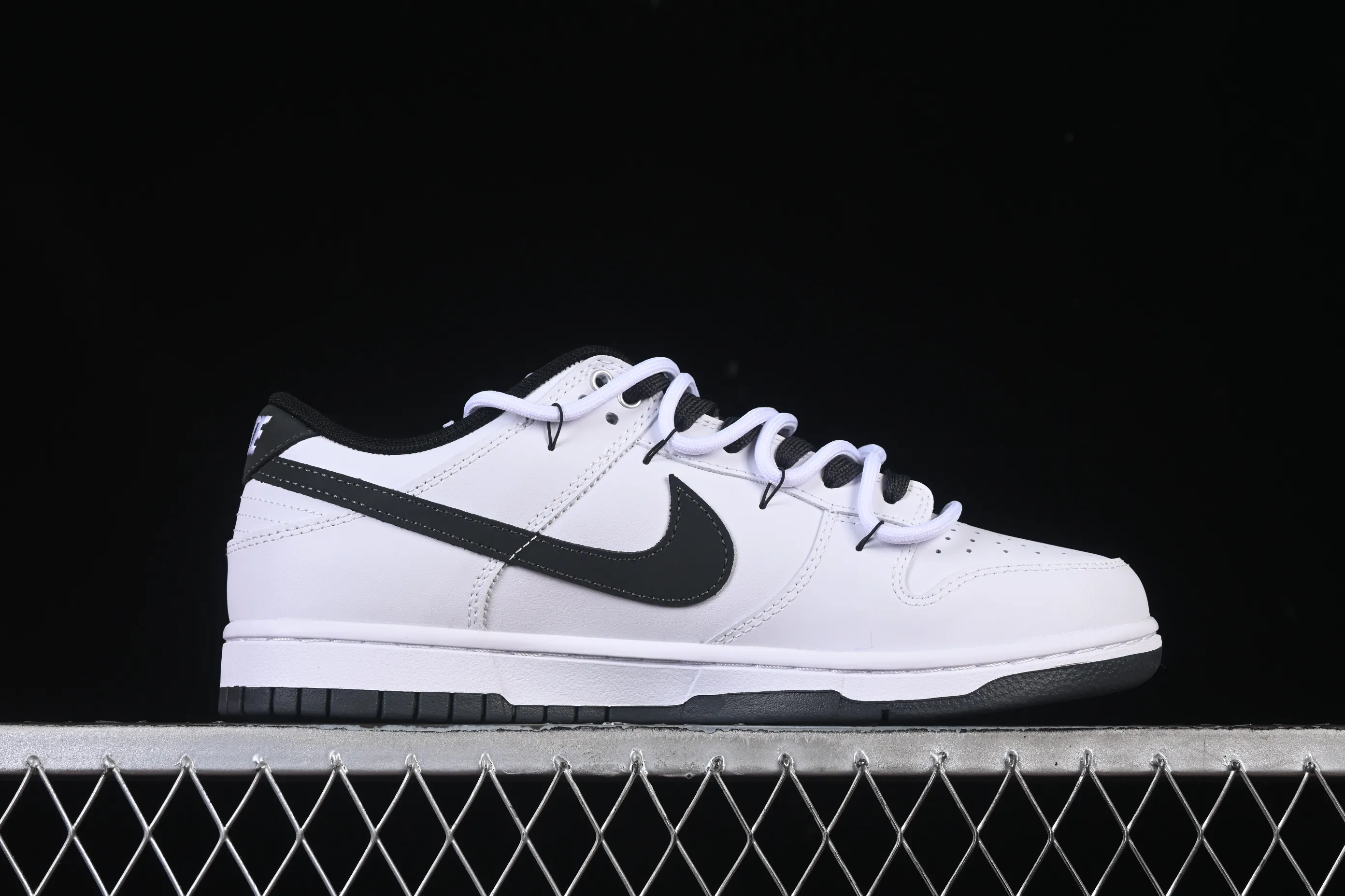 All categories Nk SB Dunk Series Nk SB Dunk Low High-end customized low-top sneakers Nike SB Dunk Low "Just Do it" straps Anniversary high-end customized low-top casual sneakers WB0528-094